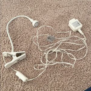 Adjustable reading light